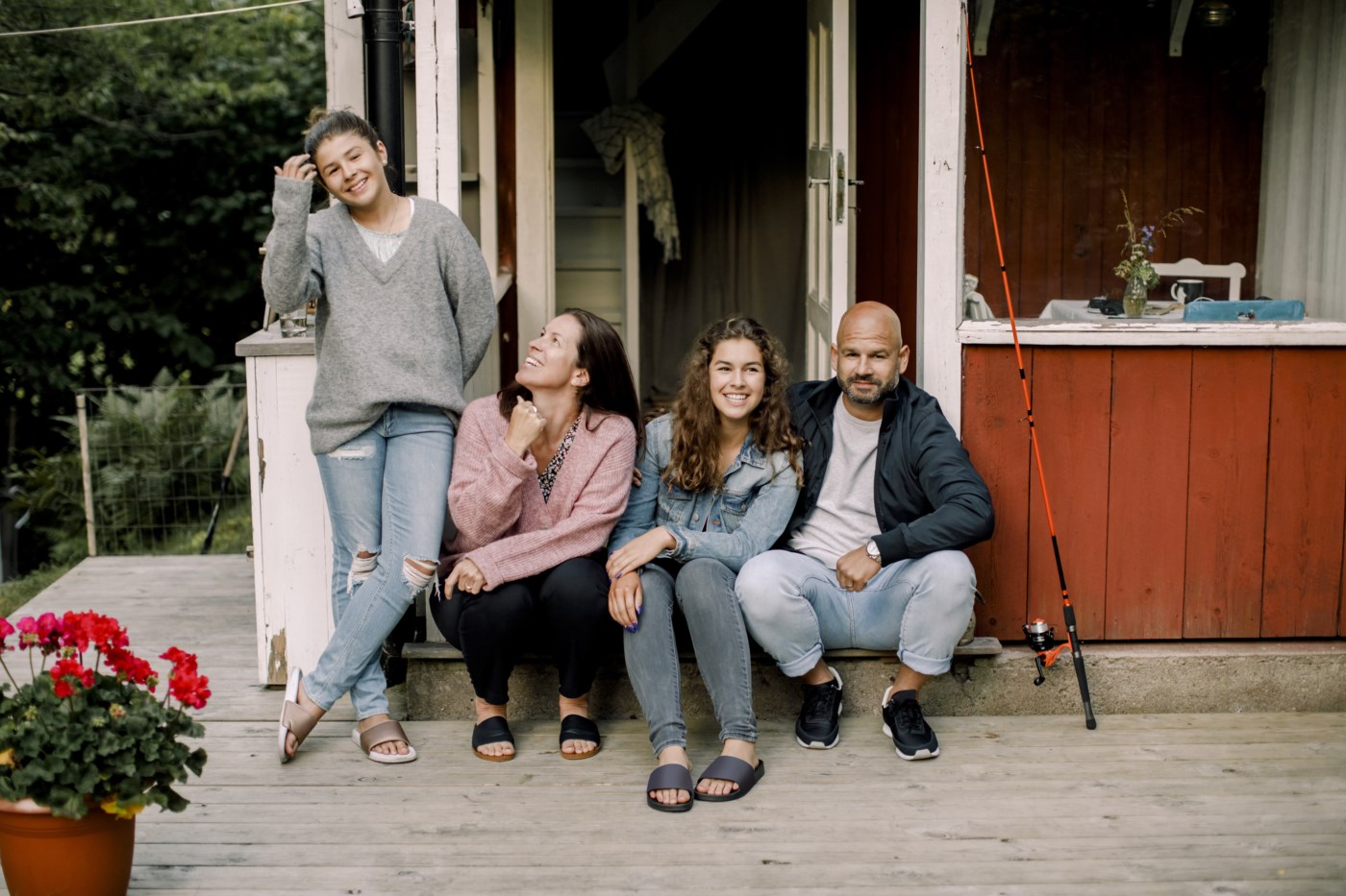 familie på hytte